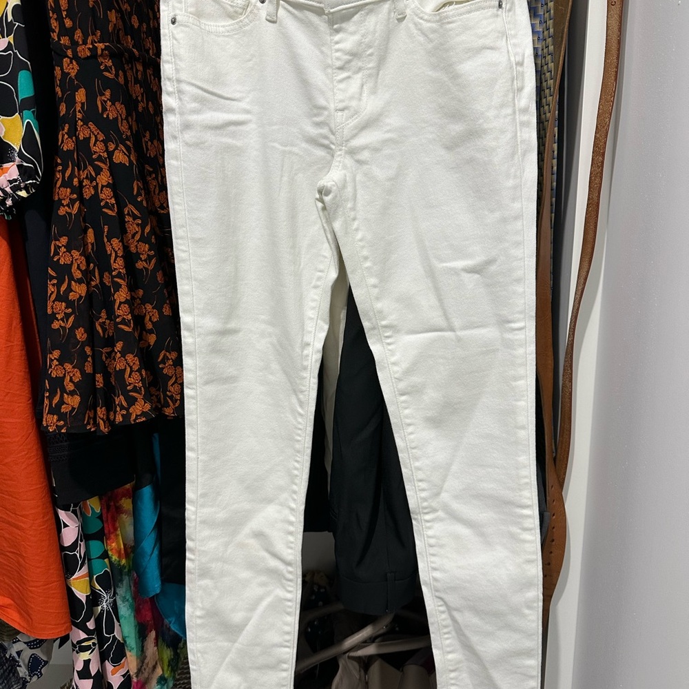 Levi’s white Jeans -skinny Size 28